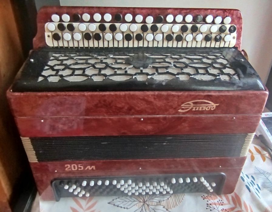 Продам баяни Weltmeister Етюд 205 Ера