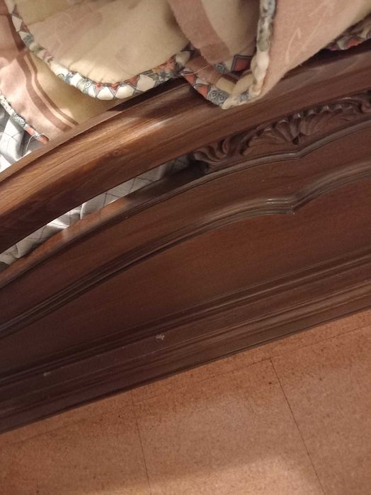 Cama de casal de castanho