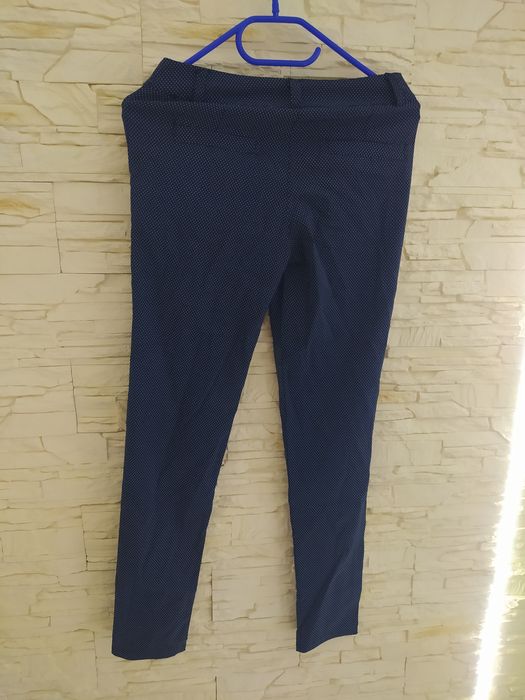 Spodnie eleganckie granatowe w kropki 34