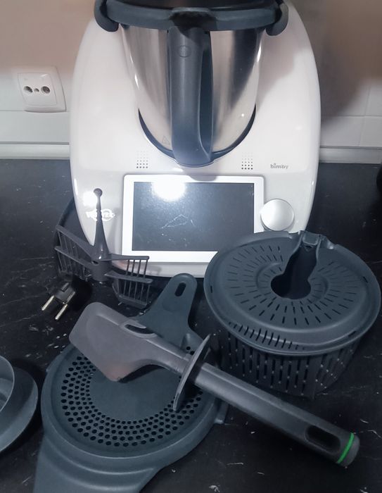 Vendo Bimby TM6 com acessórios