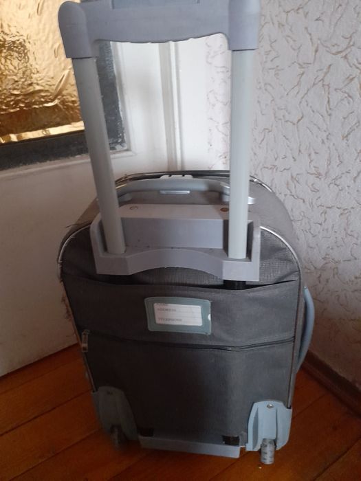 Валізи  на колесах для подорожей