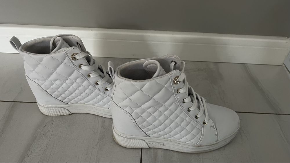 Buty Guess r. 38 na platformie