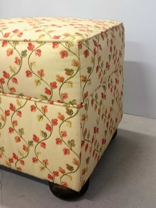 Poltrona Bergère, com banqueta