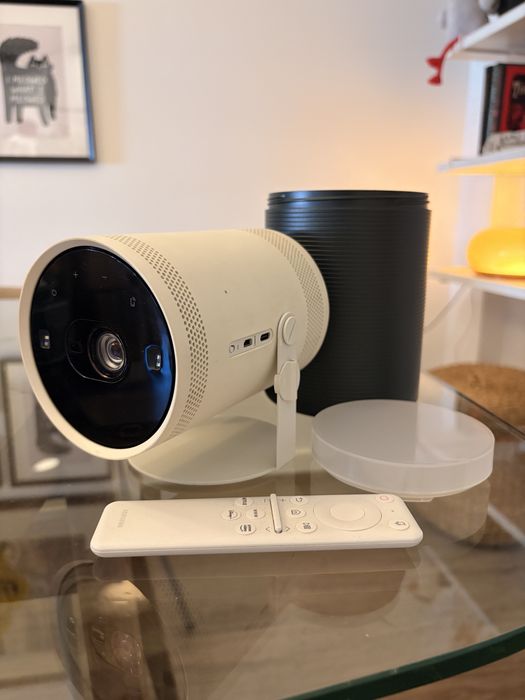 Set Home Cinema Portátil – Samsung The Freestyle + Sony HT-AX7