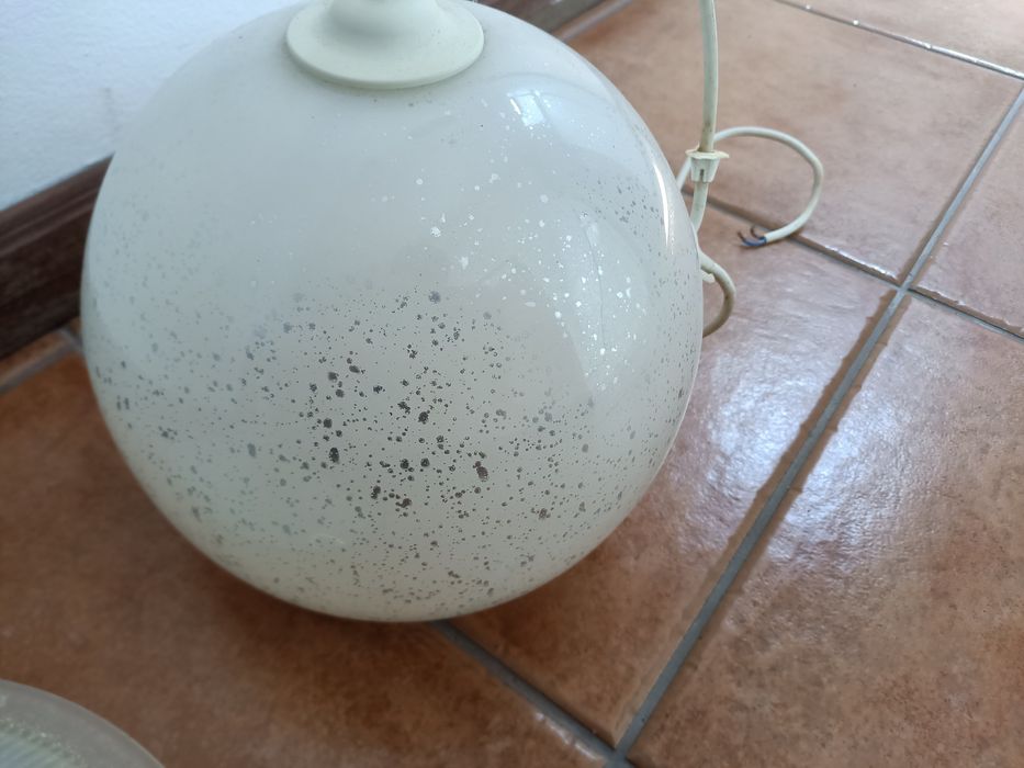 Candeeiros de tecto.