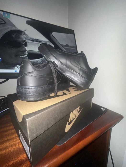 Air Force 1- Brancas e Pretas