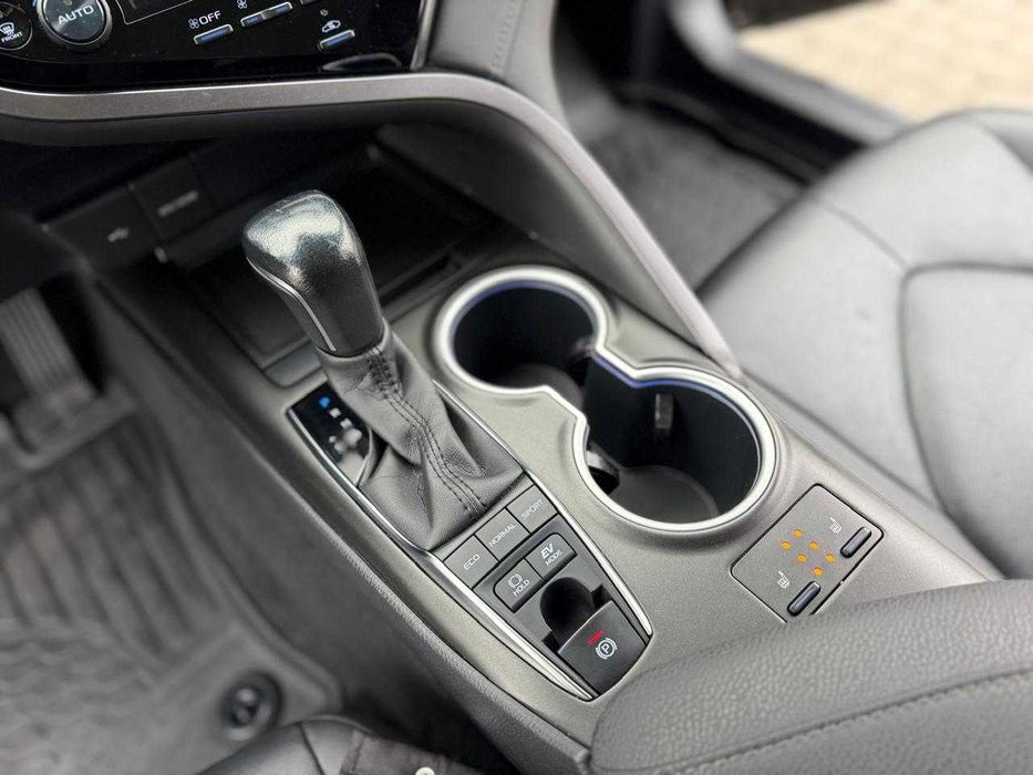 Toyota Camry 2021 2.5 Гібрид