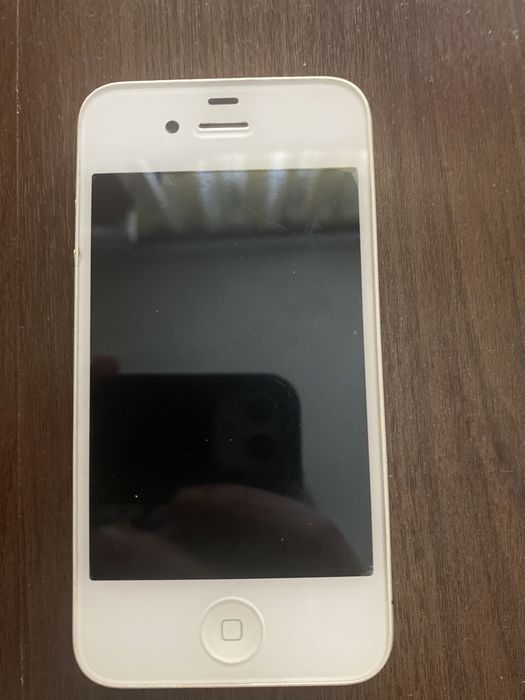 Продам айфон 4 без айклауда