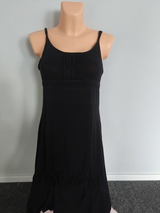 Lekka czarna sukienka