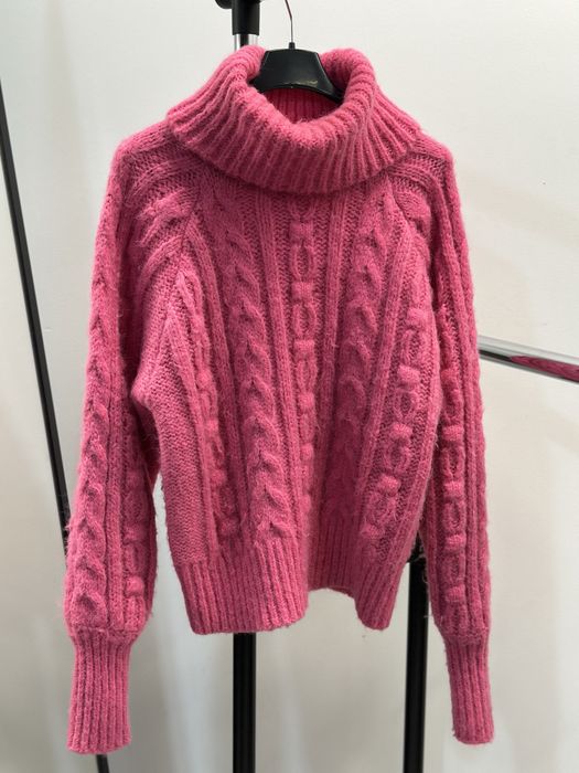 Вязаний светр з горловиною S