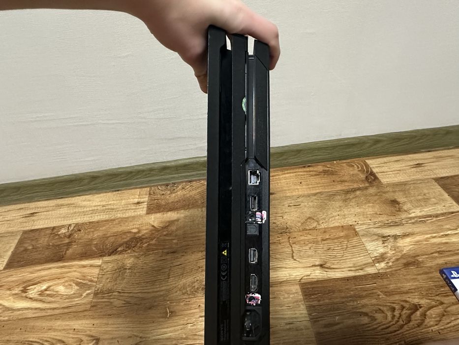 Продається PS4 pro 1tb