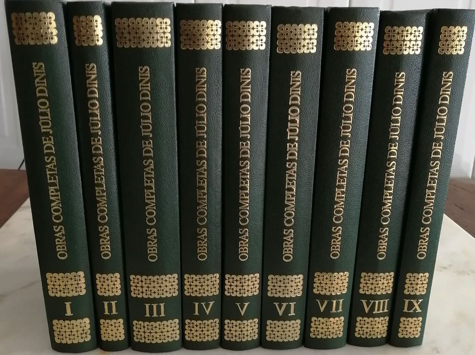 vários livros de capa dura em estado novo, valor pode variar.