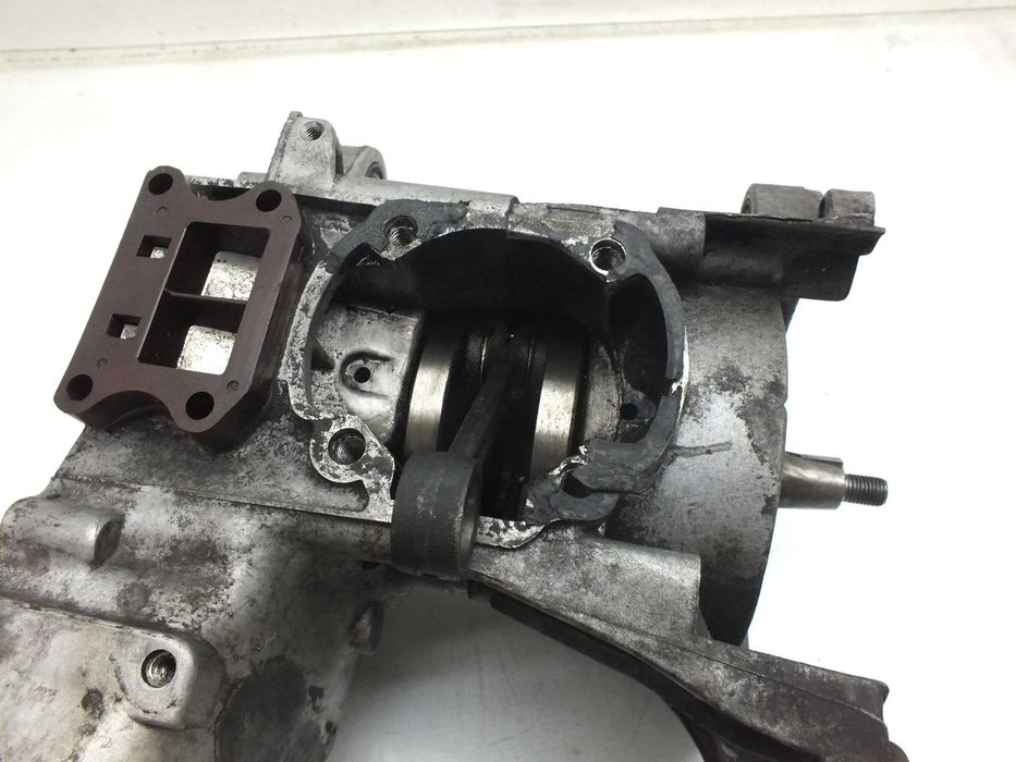 Peugeot Sv 125 wał korbowy z karterami