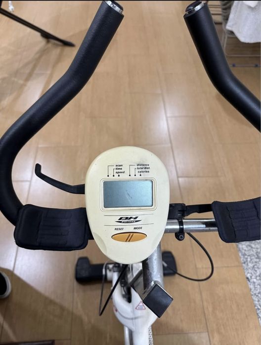 Bicicleta Spinning BH Fitness SB 1.0