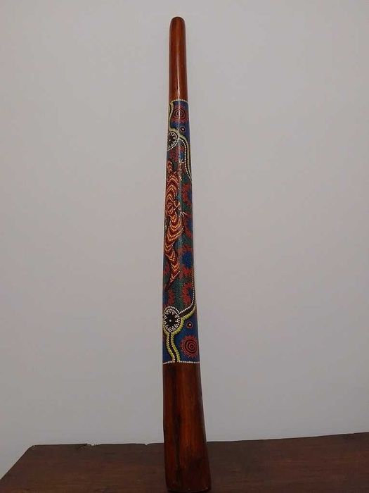 Didgeridoo, 130cm, de madeira, de origem desconhecida, adquirido 2008