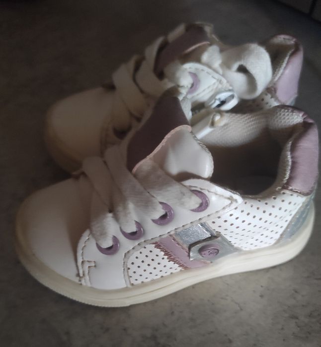 Кроссовки на девочку 19р