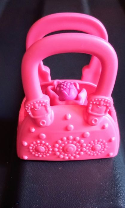 Polly Pocket mala miniatura com anel de flor.