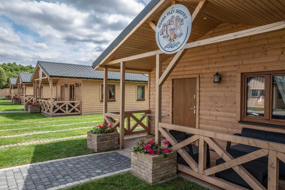 Osada Trzy Siostry nad morzem/ Lato 2026/ Dąbrowa/5 km od Pobierowa/Domki w otoczeniu zieleni/ Strefa dla dzieci i starszych/ Rowery z trasą na plaże