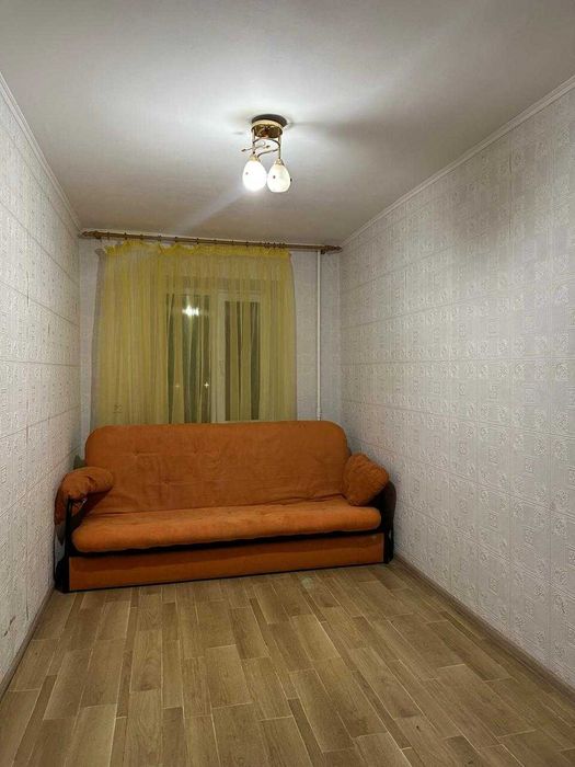 Продаж кімнати 11 м² в комунальній квартирі в районі Червоного мосту