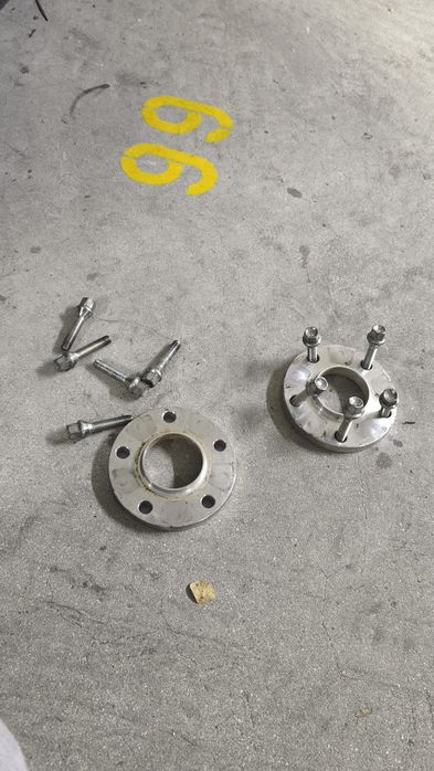 Espaçadores alargadores BMW com parafusos
