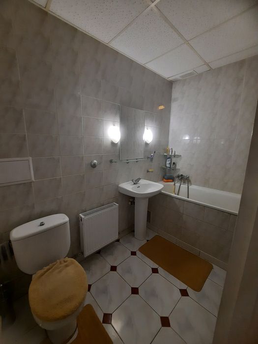 3 кімнатна  квартира  ,,сталінка"   в самому  центрі. Ціну знижено.