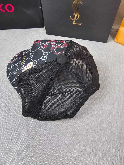 Czapka z daszkiem unisex Gucci z siatką monogram damska męska