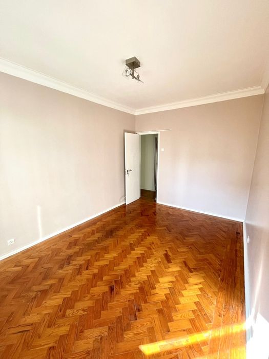 Apartamento T3 com muita luz mobilado 1.400€ em Almada  Cova da Piedade