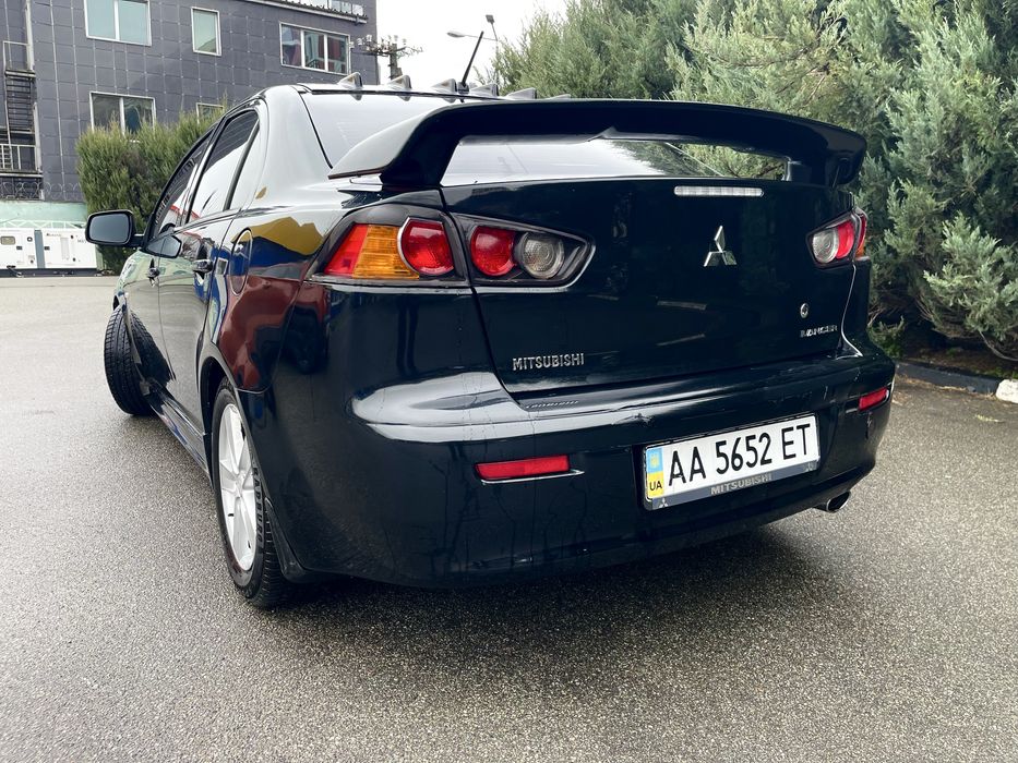 Mitsubishi Lancer продаж