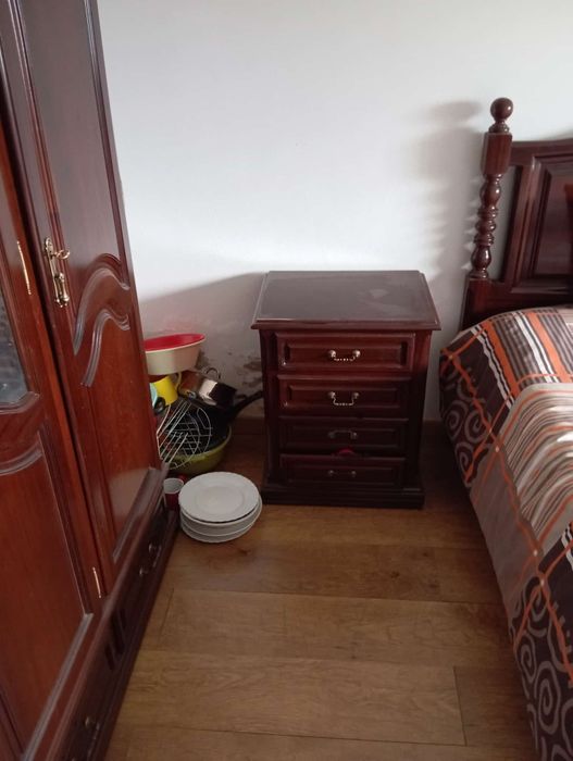 Mobilia de quarto de casal.