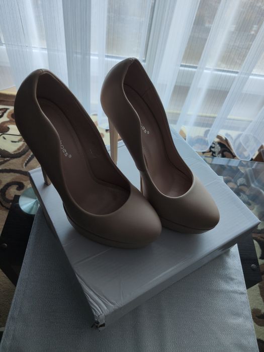 Szpilki ideal shoes rozmiar 36 13cm obcas 3cm platforma beżowe nowe