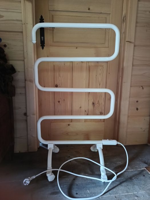 Grzejnik elektryczny stojący suszarka na ręczniki 100W