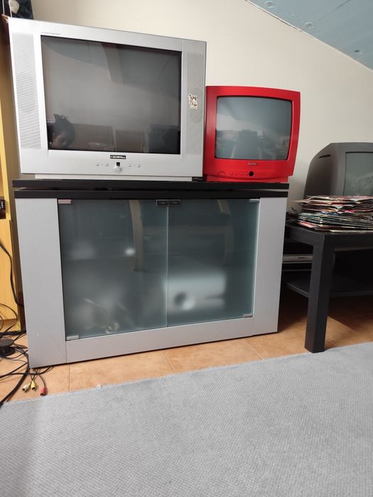 Móvel de TV com prateleira giratória