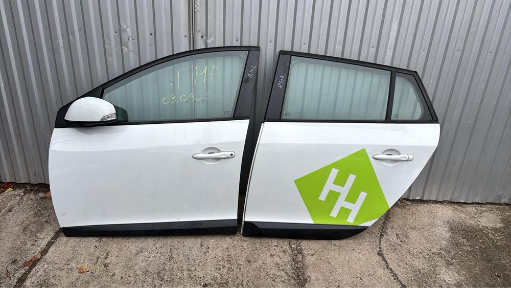 Двері Renault Megane Меган 3 білий OV369 універсал