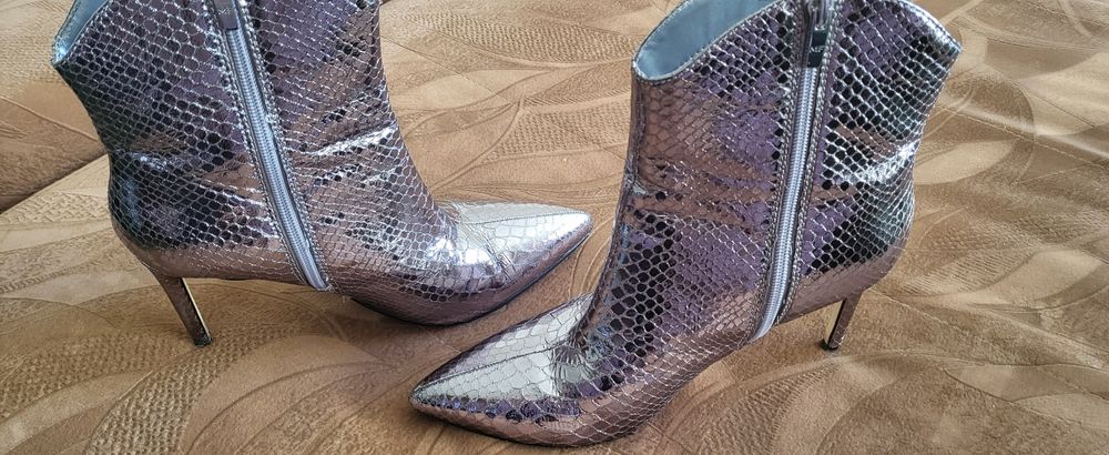 Buty na obcasie eleganckie Marc Fisher r. 91/2 M