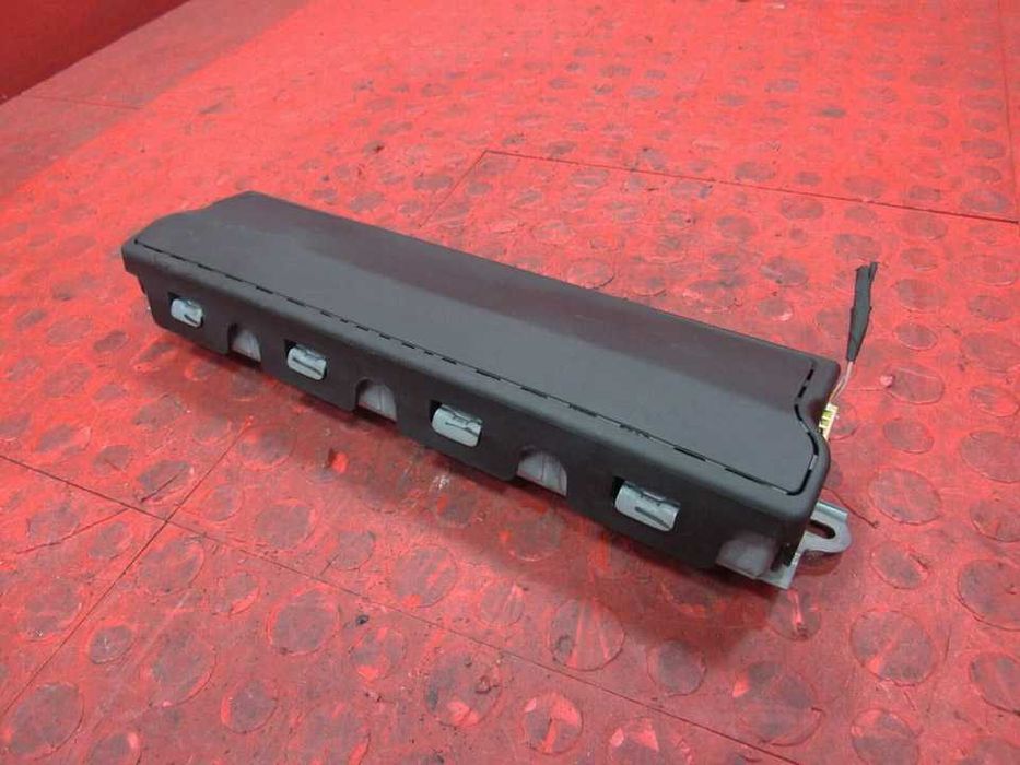 подушка руль коліна  Cadillac Lyriq