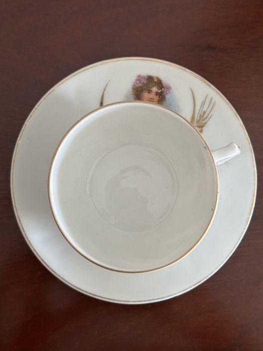 Chávena Porcelana Vista Alegre antiga ( 1881 / 1921 ), motivo DAMA