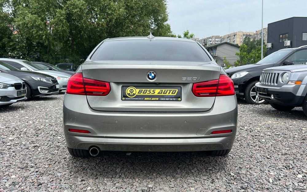 BMW 320 I 2017 року