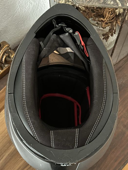 Capacete de motocicleta com tonalidades duplas