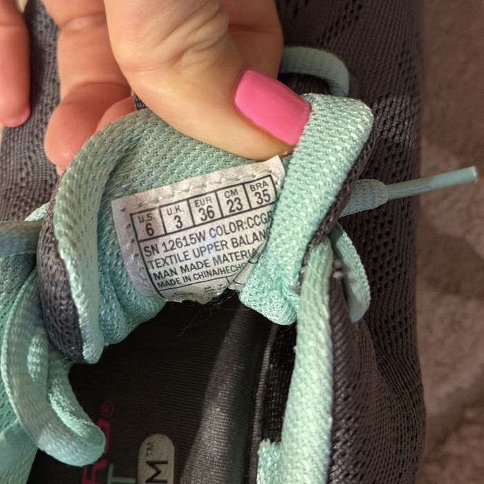 Нові кросівки Skechers