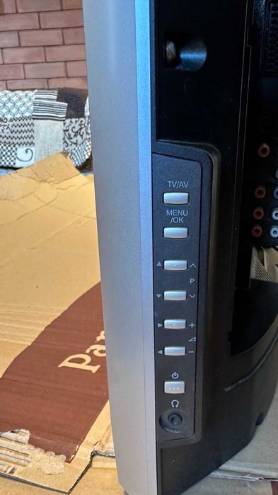 Televisão JVC LT-32S60BU.  Vendido com suporte de parede Vesta