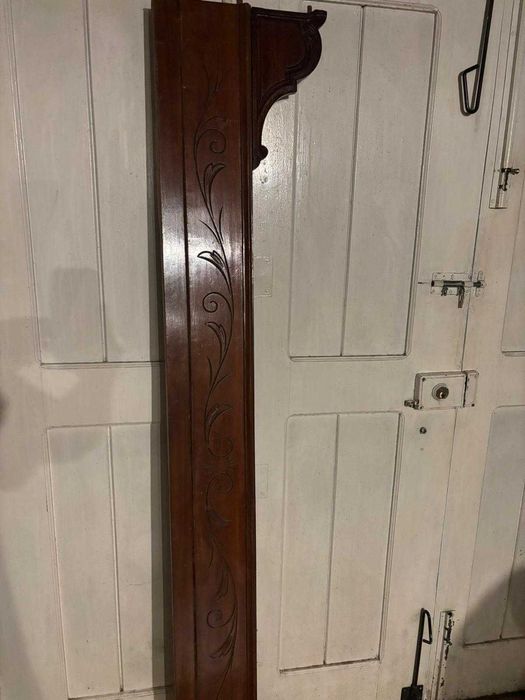 Cama de qualidade. Estilo antigo e em bom estado