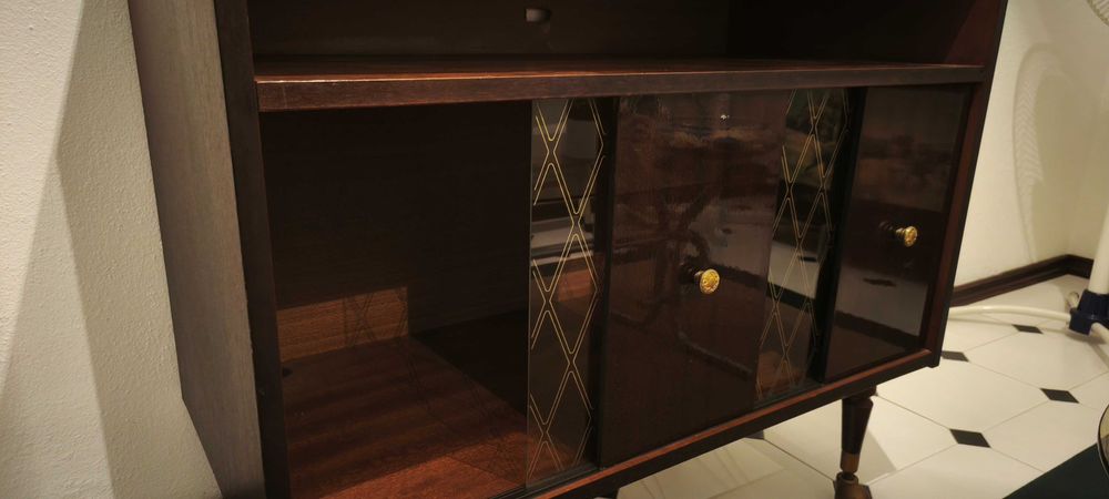 Móvel Antigo / Aparador - Vidro e Madeira