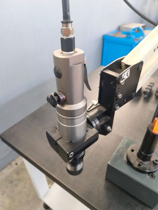 Máquina de Roscar Pneumática