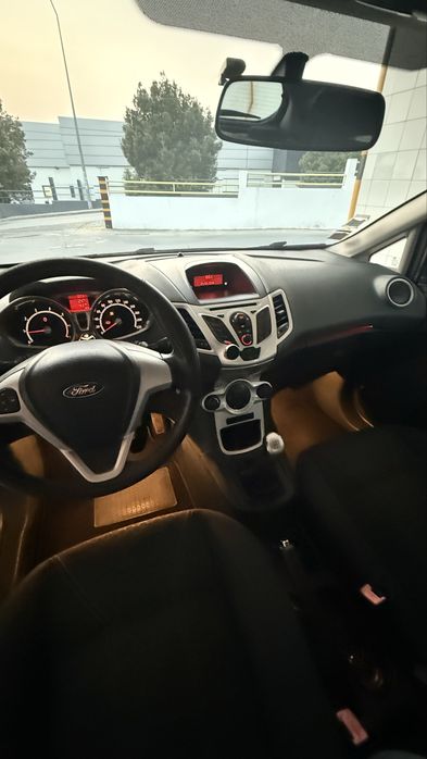 Ford Fiesta Trend - Económico