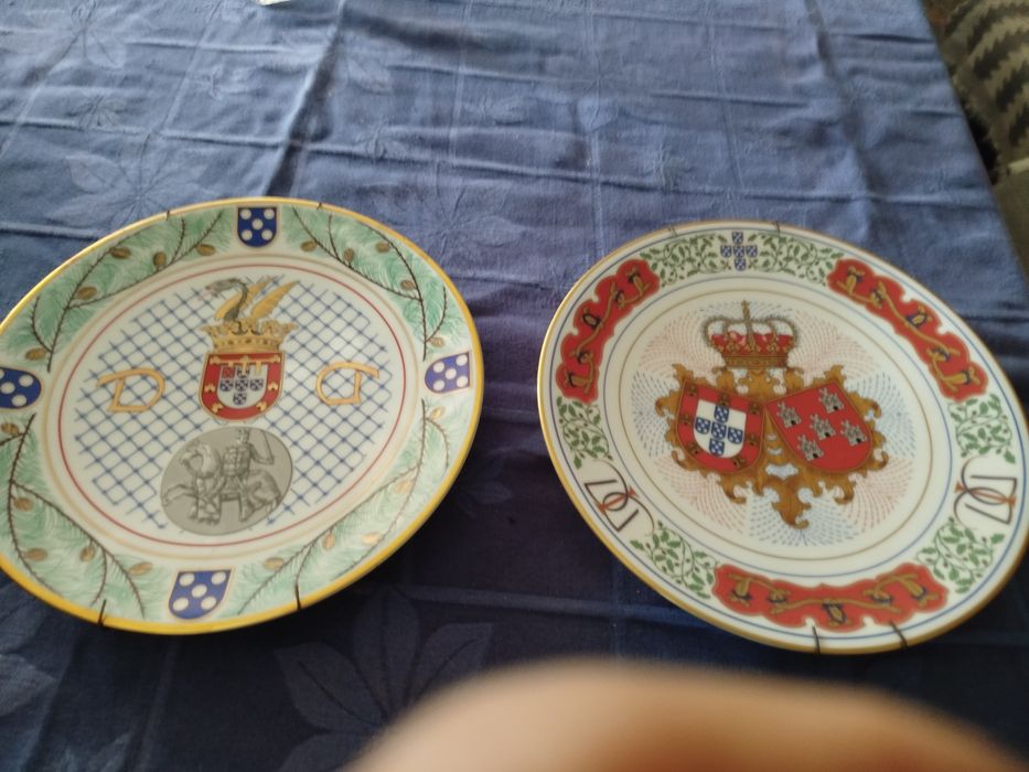Coleção de 2 pratos da monarquia da Philae