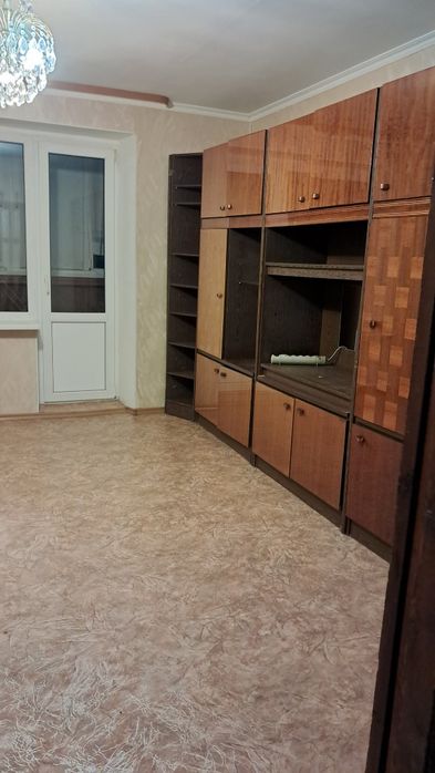 Продам велику чотирьохкімнатну квартиру в Теплодарі.