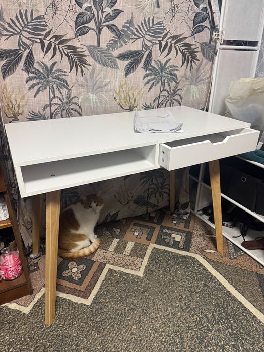 Стіл компʼютерний