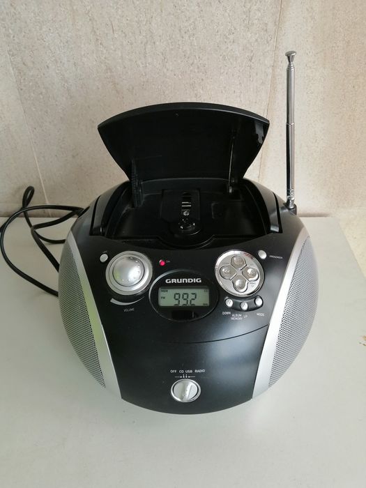 Radio Grundig portátil