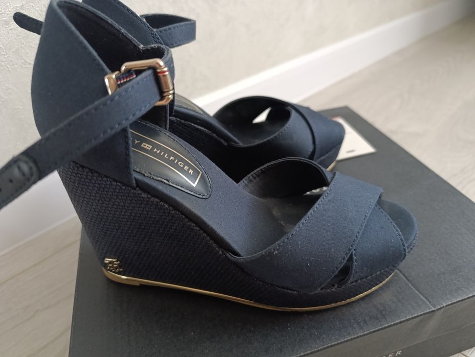 Tommy Hilfiger босоніжки, еспадрильї жіночі 36 р