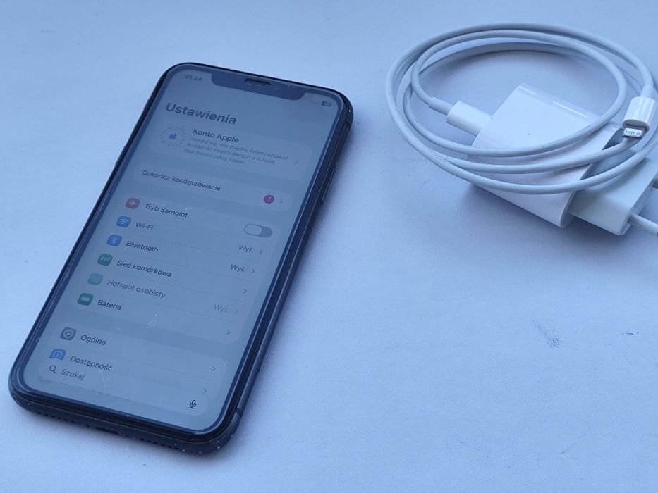 iPhone 11 stan dobry 64GB posiada szkło hartowane